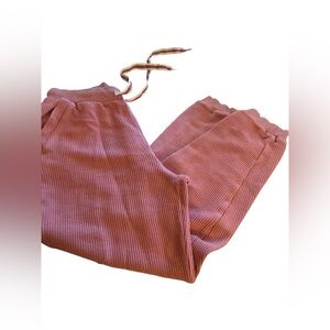 EUC Aerie pink ribbed sweats with drawstring waist. Front and back pocket.
